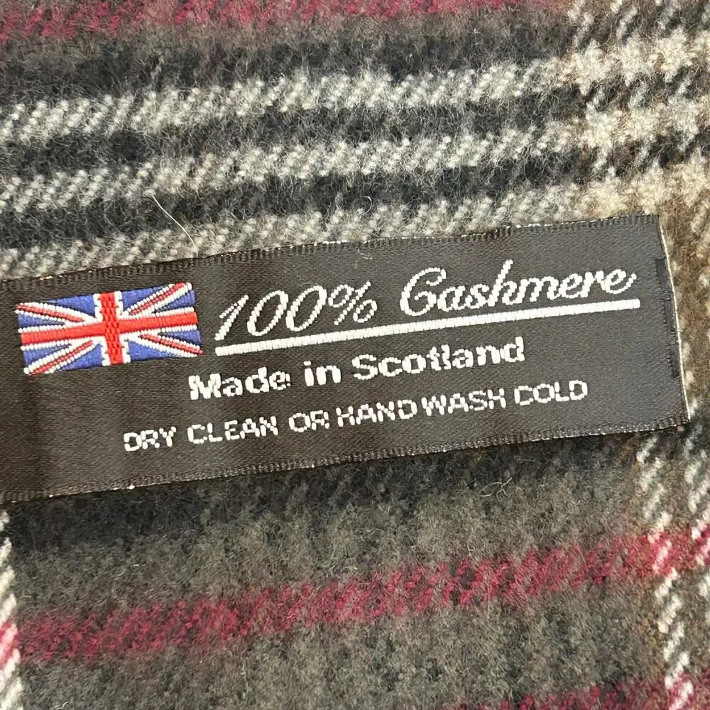 100% Cashmere plaid scarf. Unisex. Made in Scotland